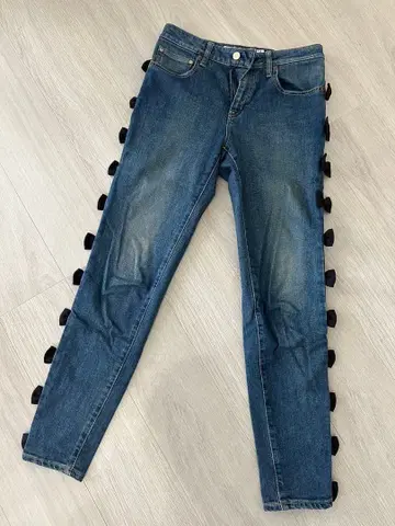 Tu es mon TRESOR 리본 포함 다크 블루 스키니 데님