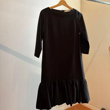 블랙 7부 소매 프릴 밑단 원피스