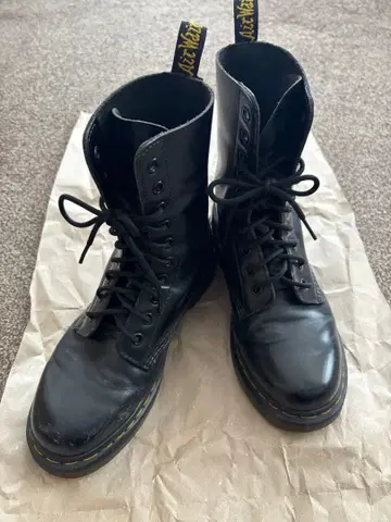 Dr.Martens 10홀 부츠