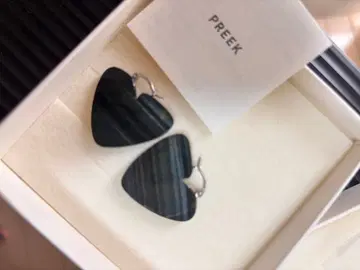 PREEK / 프릭 howraw 하트 플레이트 귀걸이