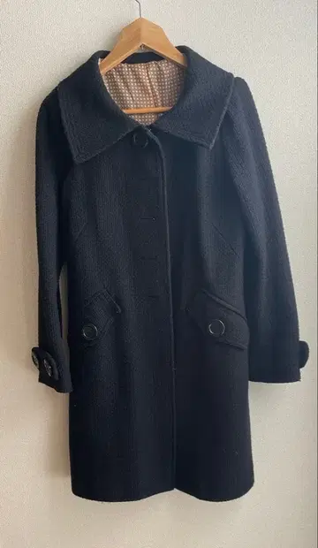 [ 하자품 ] 블랙 울 미디 기장 도트 무늬 버튼 가을 겉옷