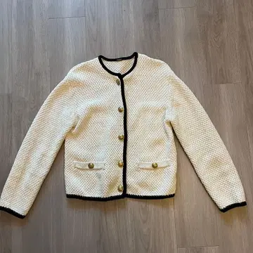 Mila Owen 금장 버튼 숏 기장 니트 가디건