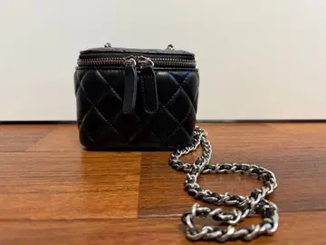 블랙 퀼팅 숄더백