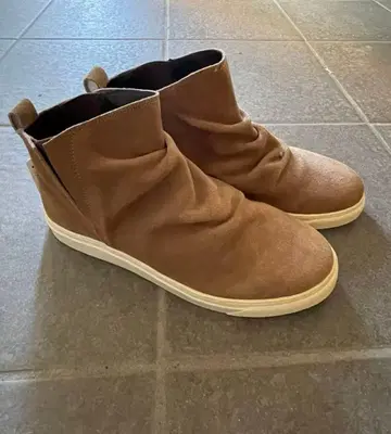 around the shoes 스웨이드풍 브라운 부츠