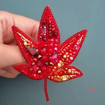 핸드메이드 비즈 자수 브로치 - 빨간 단풍잎 2