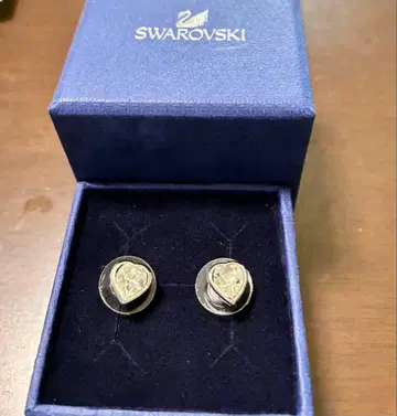 Swarovski 하트형 크리스탈 스터드 귀걸이