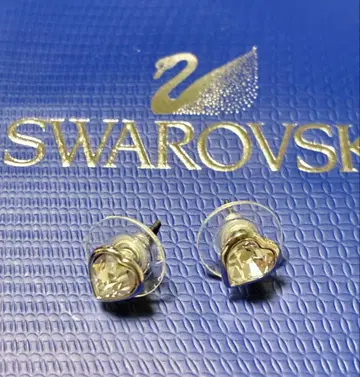 Swarovski 하트형 크리스탈 스터드 귀걸이