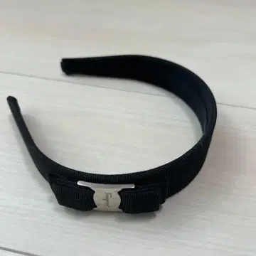 Ferragamo 블랙 리본 헤어밴드