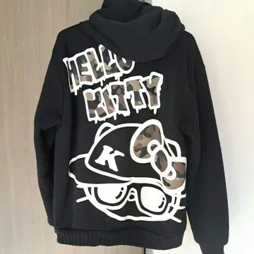 HELLO KITTY 블랙 후드티 후드 부착 산리오