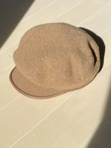 La Maison de Lyllis 헌팅 캡