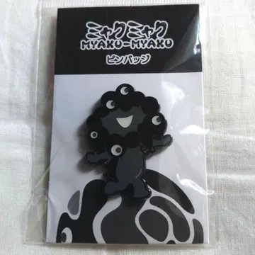블랙 미야쿠미야쿠 핀 배지 B
