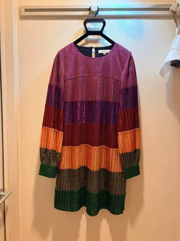 라메 플리츠 긴팔 원피스