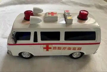 완구 닛산 캐러밴 구급차 1980년대 쇼와 레트로 작동합니다