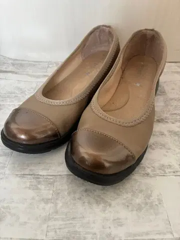 새상품급 RakkuRakku 락쿠락쿠 하늘을 나는 펌프스 베이지 23