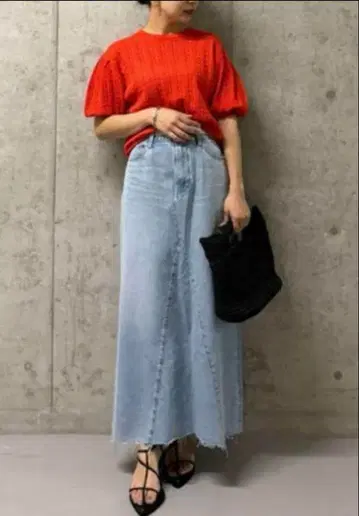 [ Mila Owen ] 후면 벤츠 세미 플레어 데님 롱 스커트