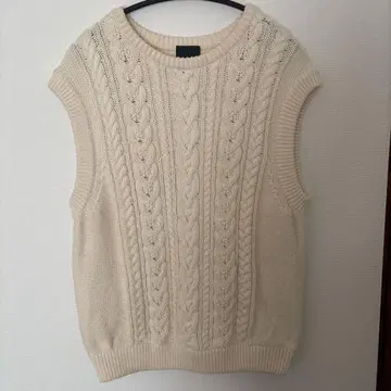 늑대와 올빼미 아이보리 케이블 니트 슬리브리스 베스트
