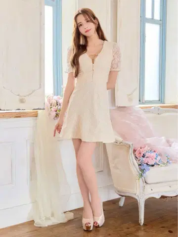 아이보리 레이스 슬리브 미니 드레스