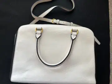 화이트 스트라이프 디자인 핸드백