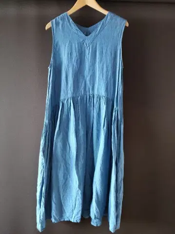 슬리브리스 V넥 플레어 원피스 그린 블루