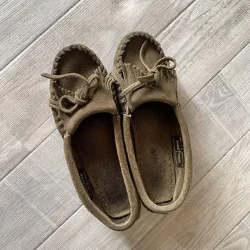 미네통카 스웨이드 모카신 US5 (22.5)