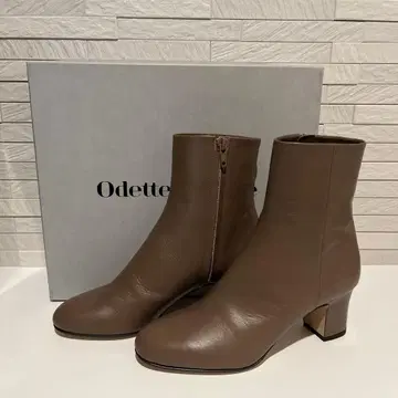 오데뜨 앤 오딜 미사용 22 천연 가죽 라운드 플레인 숏부츠