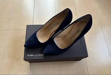 새상품급 반값! [PELLICO 펠리코] 네이비 스웨이드 36