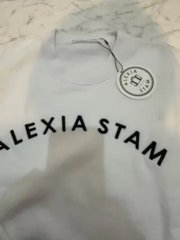 알렉시아 스탐 화이트 맨투맨