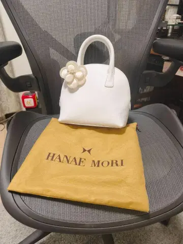 [ 새상품급 ] HANAEMORI 화이트 핸드백