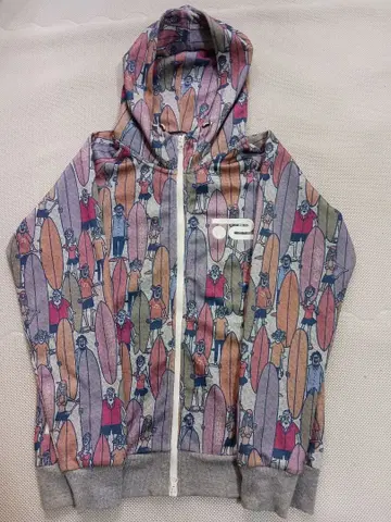 로사센 캐릭터 패턴 후드 부착 지퍼 후드티