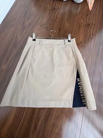 IRISHMAN 베이지 스커트 사이드 프린트 미사용