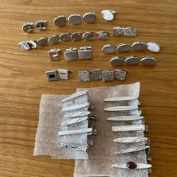 실버 넥타이핀과 커프스 다양한 디자인