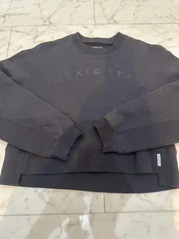 ALEXIA STAM 블랙 크루넥 맨투맨