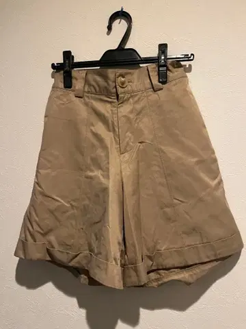 POPPY 아사기니뇨 베이지 하프 팬츠