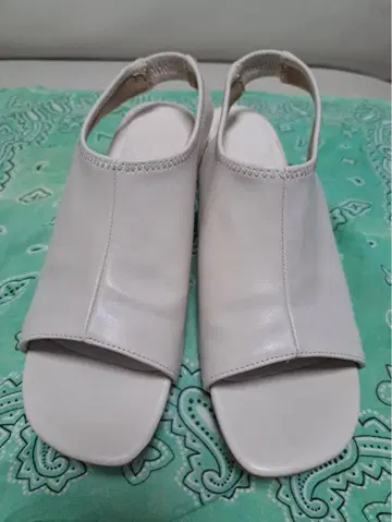 라이트 그레이 오픈토 샌들 힐 약 5~6cm