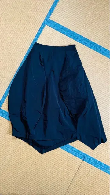 블랙 스커트 허리 약 33cm 지퍼 포함 기장 약 89cm