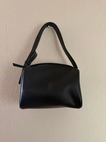 PLST 블랙 핸드백