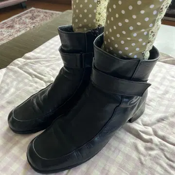 블랙 가죽 부츠 24