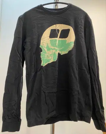 스컬 프린트 긴팔 티셔츠 블랙