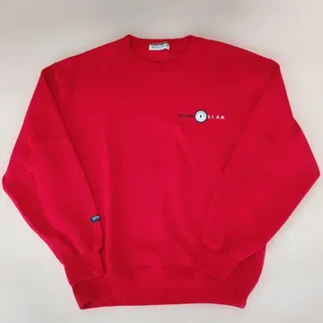 빨간색 크루넥 스웨터 로고