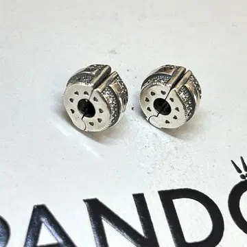 PANDORA Sparkling clip charm