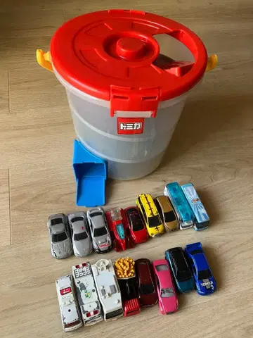 토미카 수납 버킷과 미니카 17대 세트