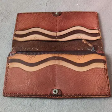 ojaga 디자인 브라운 가죽 장지갑 물결 디자인