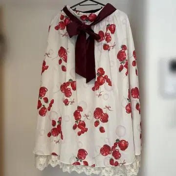 딸기 무늬 플레어 스커트 F 사이즈 엑시즈팜 캔디애플