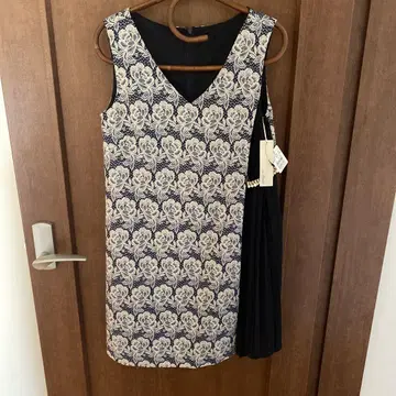 꽃무늬 레이스 슬리브리스 무릎 기장 원피스