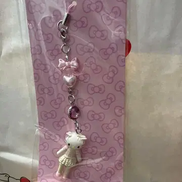 산리오 옷장 컬렉션 키티 스트랩