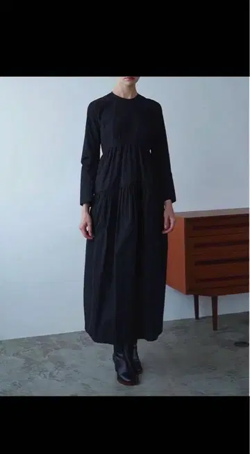 블랙 티어드 드레스 긴팔