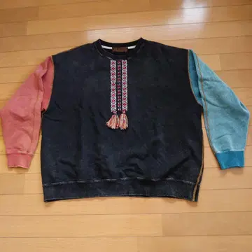 미사용 새상품.CUBE SUGAR 티롤리안 자수 태슬 트레이닝복