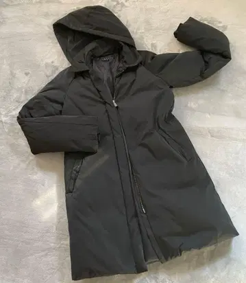 띠어리 컨디션 최상 후드 부착 다운 페더 코트 롱 기장 사이즈 2 블랙