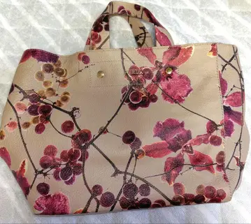 [ 새상품급 ] FURLA 꽃무늬 토트백 니콜라 버그만 한정판 가죽