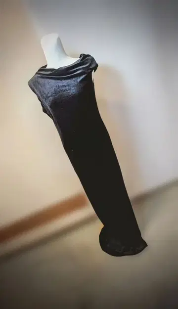 블랙 벨벳 슬리브리스 롱 드레스